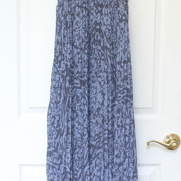 WHBM blue pleated dress, Size 2, Asymmetric hemline, Jacquard pattern - Picture 2 of 6